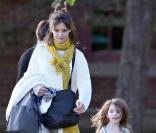 Katie Holmes et Suri Cruise dans un parc de Boston le 10 octobre 2009 