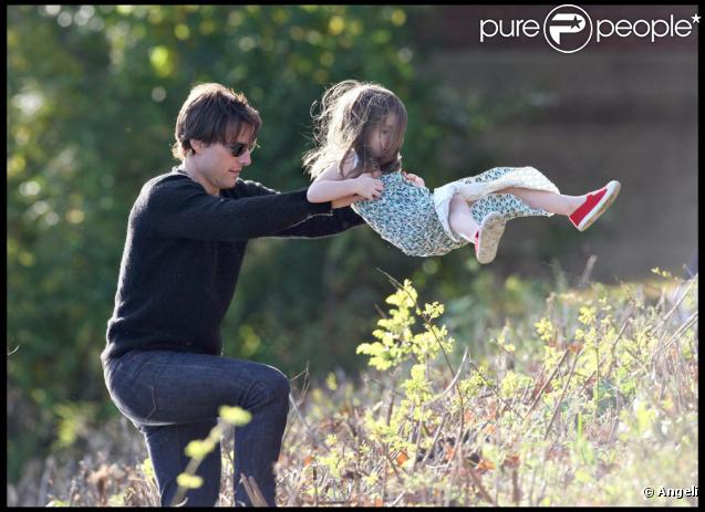 Tom Cruise et Suri Cruise dans un parc de Boston le 10 octobre 2009 
