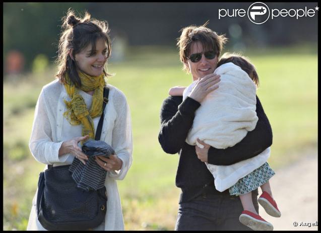 Tom Cruise, Katie Holmes et Suri Cruise dans un parc de Boston le 10 octobre 2009 