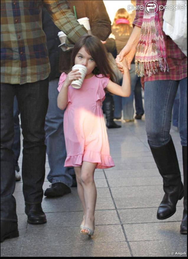Suri Cruise encore avec ses talons !