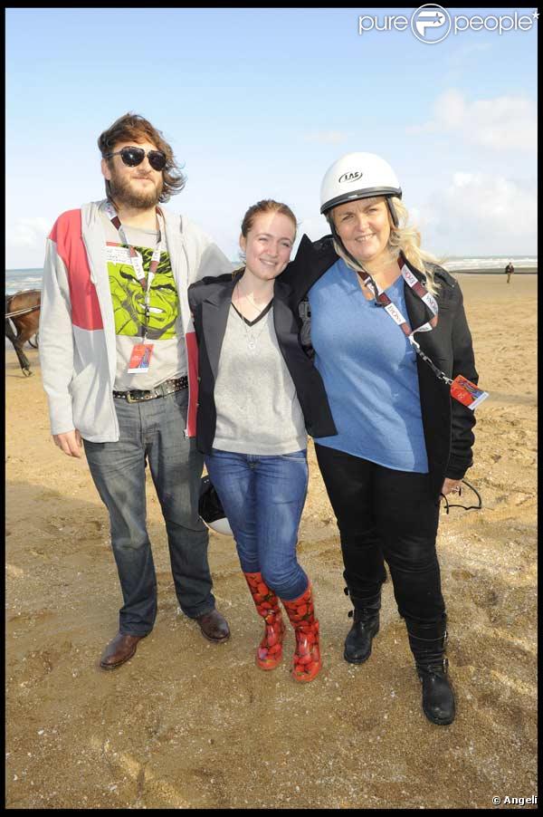 Valérie Damidot, son compagnon et sa fille Roxanne au 16 ème Festival Epona dans l'hippodrome de Cabourg le 11 octobre 2009 