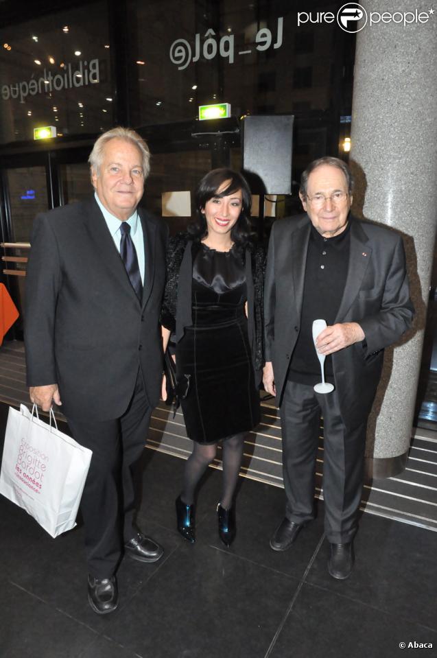Massimo Gargia, une amie et Robert Hossein au cours de l'exposition sur Brigitte Bardot, les années 