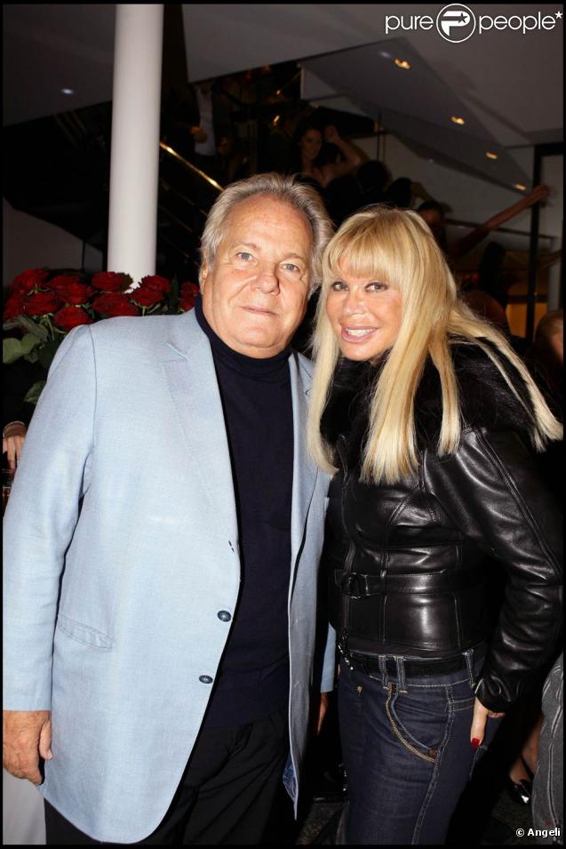 Massimo Gargia et Lova Moore, à l'occasion des 32 ans de la marque de haute-fourrure Sam-Rone, au Sam-Rone's Space, à Paris, le 14 octobre 2009 !