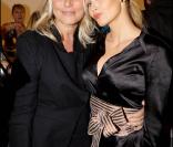 Sophie Favier et une amie, à l'occasion des 32 ans de la marque de haute-fourrure Sam-Rone, au Sam-Rone's Space, à Paris, le 14 octobre 2009 !