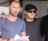 Ronan Keating et les autres membres de Boyzone, à l'aéroport de Majorque, le 16 octobre 2009.