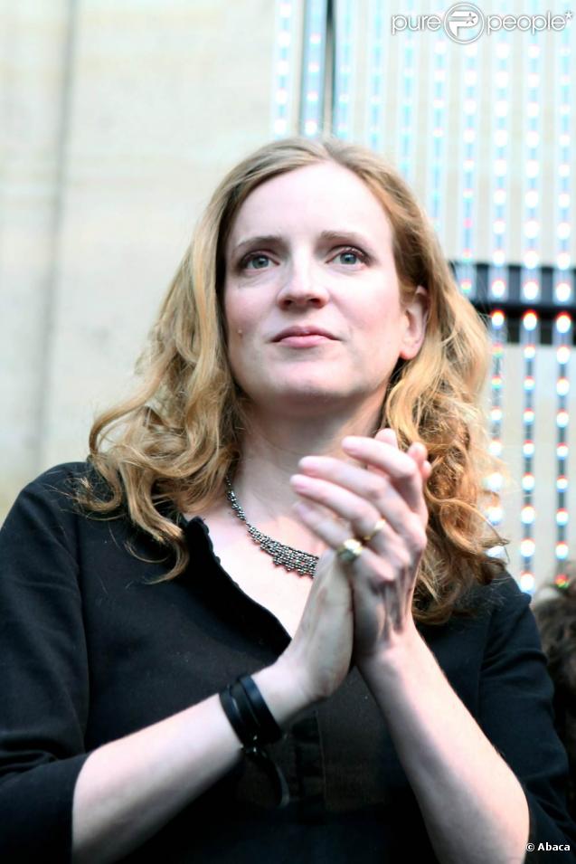 A peine un mois après son accouchement, Nathalie Kosciusko-Morizet reprend le travail...