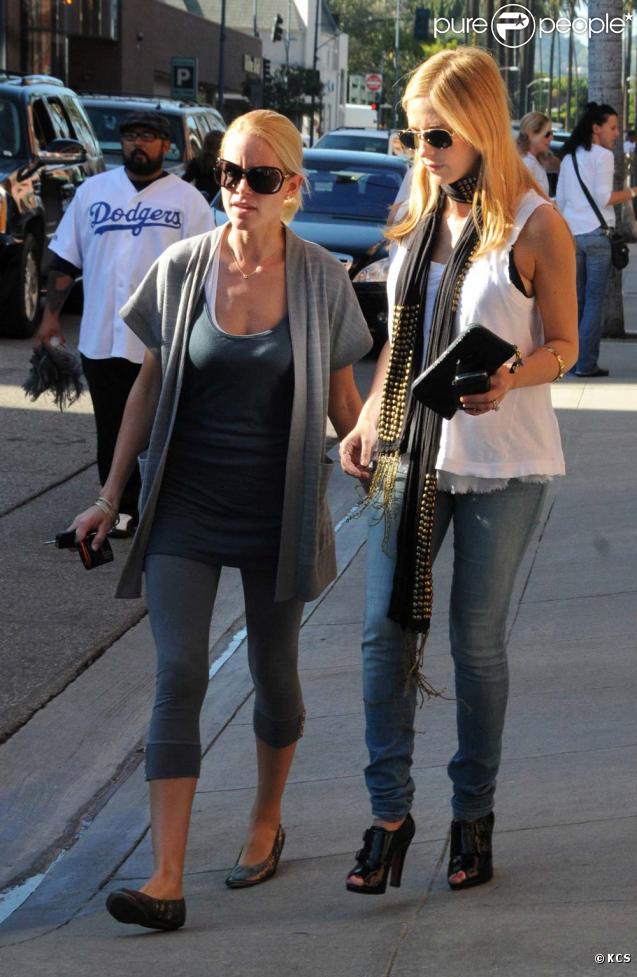 Sarah Michelle Gellar le 15 octobre dans les rues de Beverly Hills !