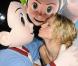 La ravissante Kristen Bell en pleine love story avec Astro, à l'occasion de l'avant-première d' Astroboy , qui s'est tenue au Mann's Chinese Theatre de Los Angeles, le 19 octobre 2009 !