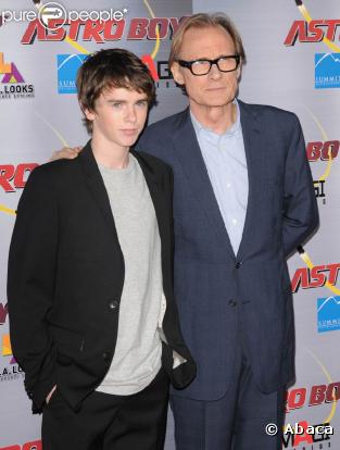 Freddie Highmore et Bill Nighy, à l'occasion de l'avant-première d' Astroboy , qui s'est tenue au Mann's Chinese Theatre de Los Angeles, le 19 octobre 2009 !