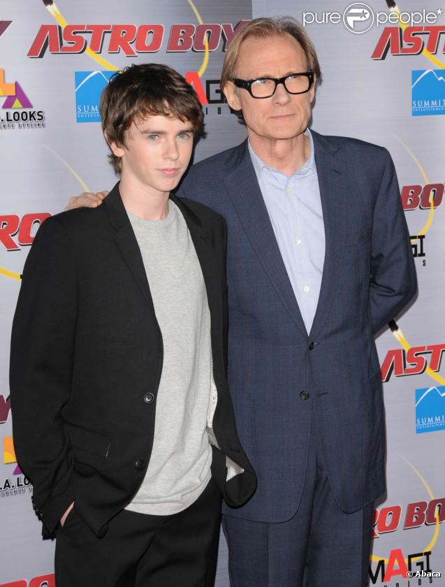 Freddie Highmore et Bill Nighy, à l'occasion de l'avant-première d' Astroboy , qui s'est tenue au Mann's Chinese Theatre de Los Angeles, le 19 octobre 2009 !