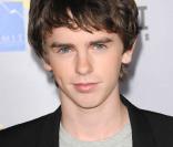 Freddie Highmore, à l'occasion de l'avant-première d' Astroboy , qui s'est tenue au Mann's Chinese Theatre de Los Angeles, le 19 octobre 2009 !