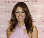 Elizabeth Hurley pour Estée Lauder dans le cadre d'Octobre rose et la recherche contre le cancer, le 22 octobre 2009 à Londres.