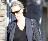 Charlize Theron dans les rues de West Hollywood, le 19 octobre 2009 !