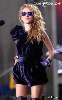 Paulina Rubio en concert à Time Square (New York) le 23 octobre 2009
