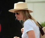 Helen Hunt et son compagnon Matthew Carnahan à l'aéroport de Mexico City le 23 octobre 2009 !