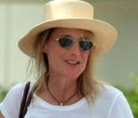 Helen Hunt et son compagnon Matthew Carnahan à l'aéroport de Mexico City le 23 octobre 2009 !