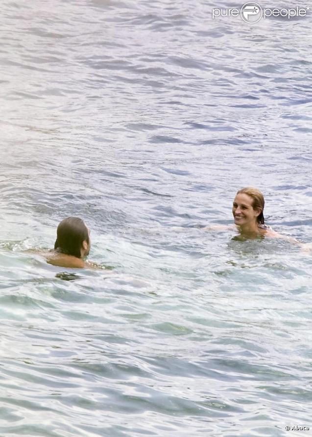 Javier Bardem et Julia Roberts en tournage à Bali le 26/10/09