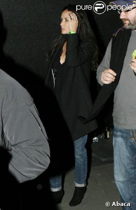 Demi Moore, à l'occasion du concert de U2 et des Black Eyed Peas, dans l'enceinte du Rose Bowl de Pasadena, en Californie, le 25 octobre 2009 !