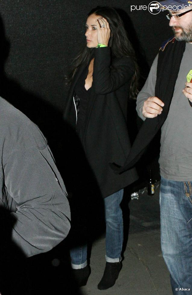 Demi Moore, à l'occasion du concert de U2 et des Black Eyed Peas, dans l'enceinte du Rose Bowl de Pasadena, en Californie, le 25 octobre 2009 !