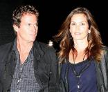 Cindy Crawford et Rande Gerber, à l'occasion du concert de U2 et des Black Eyed Peas, dans l'enceinte du Rose Bowl de Pasadena, en Californie, le 25 octobre 2009 !