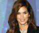 Cindy Crawford défend ses formes... et s'oppose aussi à la mode des femmes maigres !