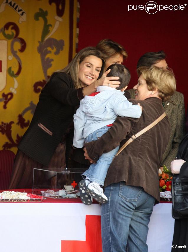 Letizia d'Espagne à Madrid pour la journée de la Croix Rouge le 28/10/09