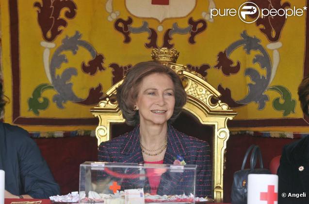 La reine Sophia à Madrid pour la journée de la Croix Rouge le 28/10/09