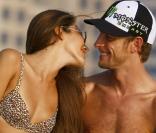 Jenson Button et la ravissante Jessica Michibata, en vacances farniente à Dubai, le 29 octobre 2009 !