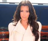 Kim Kardashian : Elle assure avec ses épaulettes tendances ! 