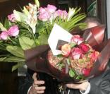 Mel C sort du théâtre Phoenix dans lequel elle joue la piece Blood Brothers le 26 octobre 2009