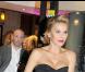 Guy Ritchie fait la fête avec de jolies filles... pendant que son ex-femme est en Afrique !
