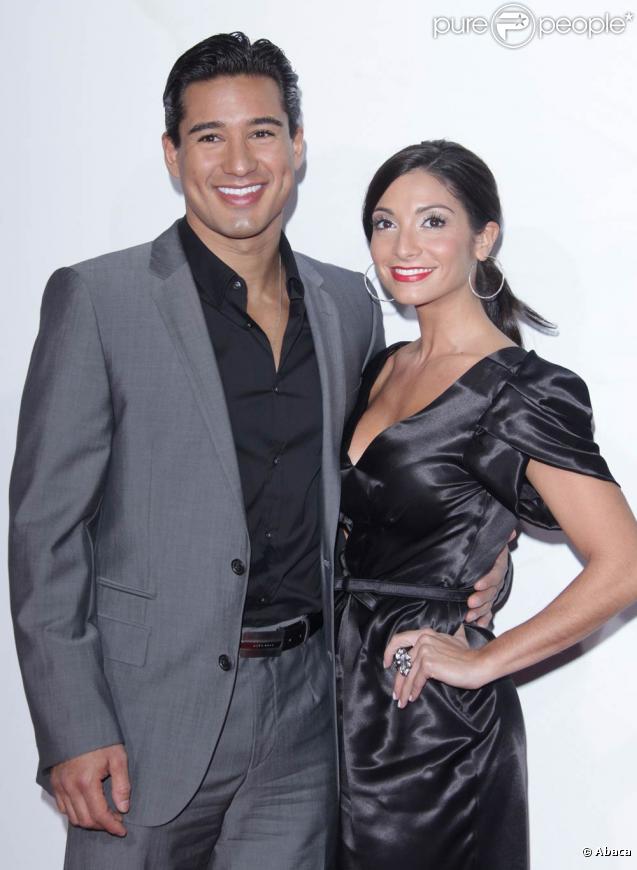 Mario Lopez et sa nouvelle chérie Courtney Laine Mazza, à l'occasion de l'avant-première de  Precious , dans le cadre de l'AFI FEST 2009, au Graumann's Chinese Theatre de Los Angeles, le 1er novembre 2009.