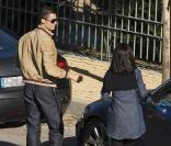 Cristiano Ronaldo et une inconnue se donnent un rendez-vous secret devant la villa du footballeur. Octobre 2009