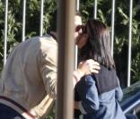 Cristiano Ronaldo et une inconnue se donnent un rendez-vous secret devant la villa du footballeur. Octobre 2009