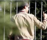 Cristiano Ronaldo et une inconnue se donnent un rendez-vous secret devant la villa du footballeur. Octobre 2009