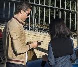 Cristiano Ronaldo et une inconnue se donnent un rendez-vous secret devant la villa du footballeur. Octobre 2009