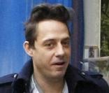 Kate Moss et son chéri Jamie Hince vont déjeuner à Notting Hill le 5 novembre 2009. Jamie a le bras dans une attelle.  