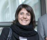 Estelle Denis, ambassadrice de l'opération Un fruit pour la récré, intervient dans une école de Saint-Mandé au côté du ministre de l'alimentation, de l'agriculture et de la pêche Bruno Le Maire, le 6 novembre 2009