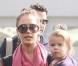 Jessica Alba et Cash Warren, deux amoureux en admiration devant leur petite Honor... véritable fashionista !
