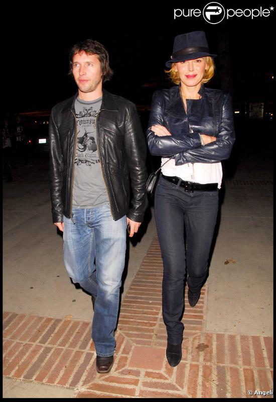 James Blunt et une amie arrivent au concert de Jay-Z à Los Angeles le 8 novembre 2009