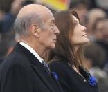 Valéry Giscard d'Estaing et Carla Bruni voient dans la même direction 