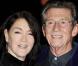John Hurt et sa femme, à l'occasion de l'avant-première britannique de  Harry Brown , qui s'est tenue à l'Odeon de Leicester Square de Londres, le 10 novembre 2009.