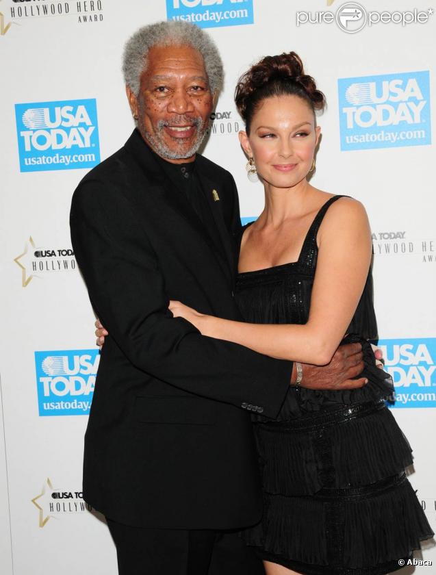 Morgan Freeman et Ashley Judd, à l'occasion de l'honneur qui lui a été rendu lors des 4e USA Today Hollywood Awards, à Beverly Hills, le 10 novembre 2009.