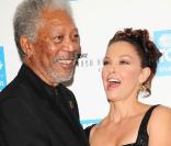 Morgan Freeman et la belle Ashley Judd, à l'occasion de l'honneur qui lui a été rendu lors des 4e USA Today Hollywood Awards, à Beverly Hills, le 10 novembre 2009.
