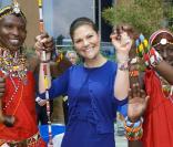 La princesse Victoria de Suède, en visite au Kenya, a procédé le mercredi 11 novembre 2009 à l'inauguration des nouveaux locaux de l'Export Council, à Nairobi, vêtue d'un élégant ensemble bleu saphir