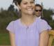 Le 12 novembre, la princesse Victoria de Suède a délaissé Nairobi pour participer aux activités d'une école. Sous le soleil du Kenya, elle avait opté pour une robe légère bleu lavande...