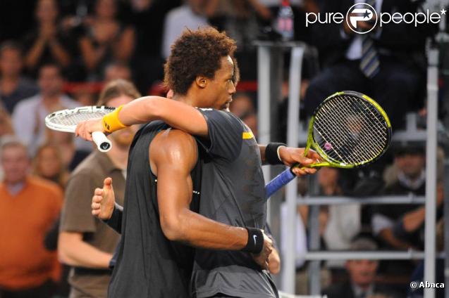 Gaël Monfils s'est incliné, mais avec panache, face à Novak Djokovic en finale du Masters 1000 BNP Paribas, à Paris-Bercy, le 15 novembre 2009