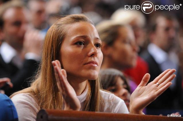 Sous les yeux de sa compagne Jelena Ristic, Novak Djokovic s'est imposé dans le Masters 1000 BNP Paribas, à Paris-Bercy, le 15 novembre 2009