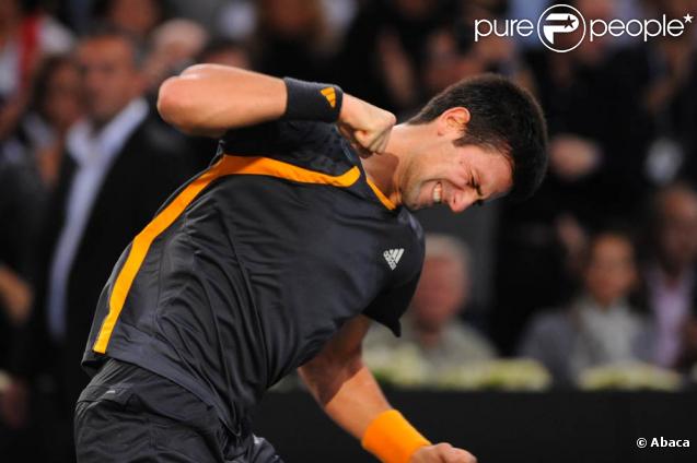 Novak Djokovic savoure sa victoire lors du Masters 1000 BNP Paribas, à Paris-Bercy, le 15 novembre 2009