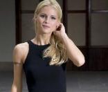 Michelle Hunziker lance une campagne de sensibilisation aux violences conjugales et envers les enfants, à Milan, le 13 novembre 2009.